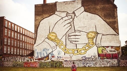 Mural de Blu sobre la esclavitud laboral