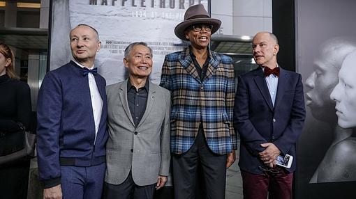 Fenton Bailey, George Takei, RuPaul y Randy Barbato, en el preestreno del documental de la HBO «Mapplethorpe: Look At The Pictures»