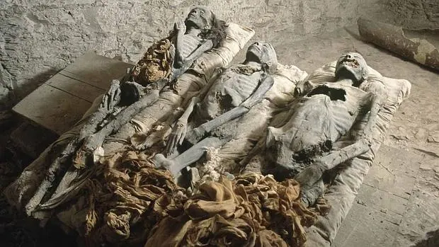 Las tres momias encontradas en la tumba KV35