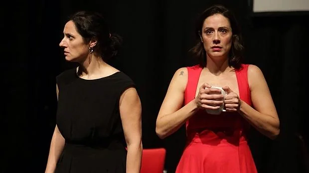 María Morales y Luz Valdenebro, en una escena de la obra