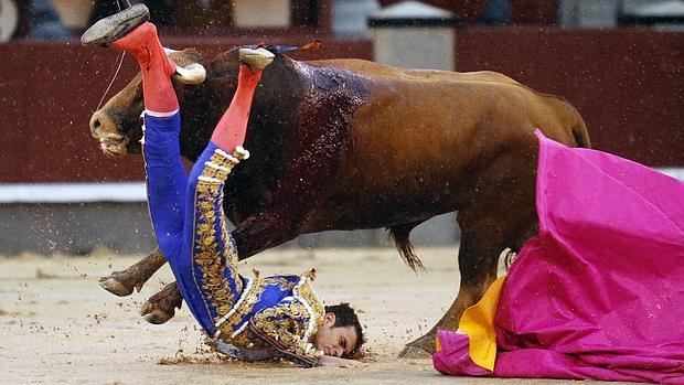 Antonio Puerta sufre una cornada de 25 centímetros en Cieza