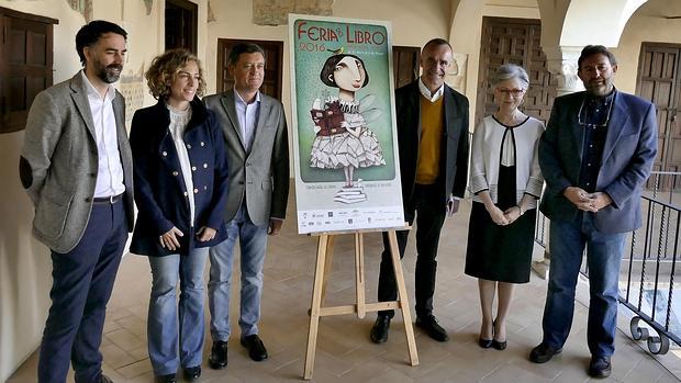 Las autoridades y responsables de la Feria del Libro de Sevilla durante la presentación de la edición 2016
