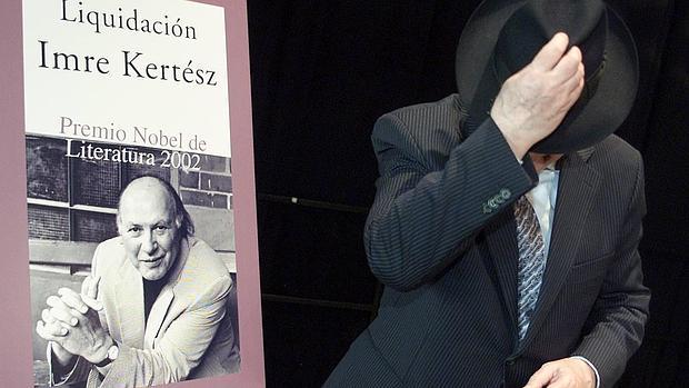 Kertész en la presentación en Madrid, el 9 de marzo de 2004, de su novela «Liquidación»