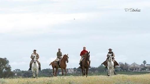 La Infanta y su hija, a caballo con los ganaderos