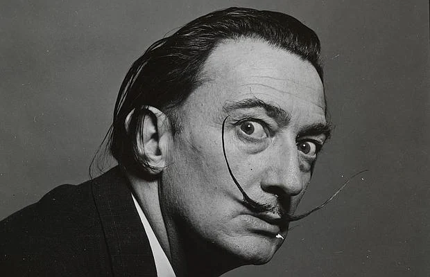 Una de las icónicas imágenes de Dalí y su bigote