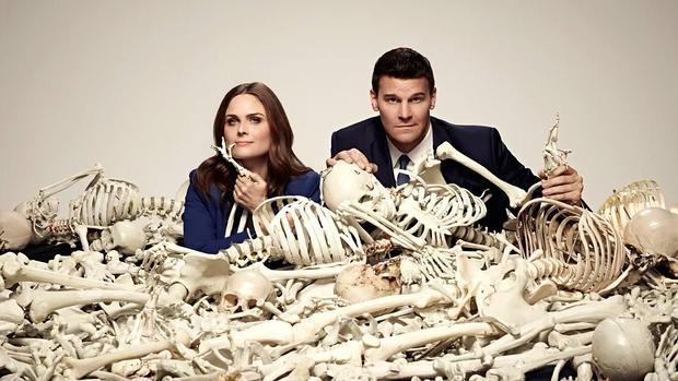 Los protagonistas de «Bones» son Temperance Brennan (Emily Deschanel) y Seeley Booth (David Boreanaz).