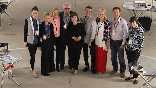 Algunos de los integrantes de la expedición madrileña en la feria limeña