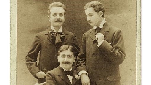 Proust, acompañado de Lucien Daudet y Robert de Flers