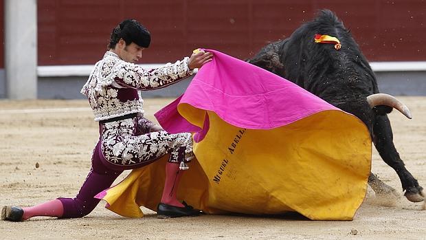 Miguel Abellán, en un lance rodilla en tierra