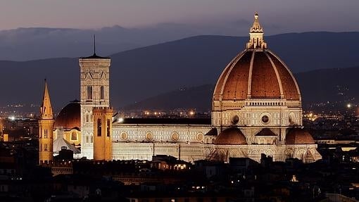 Santa María del Fiore de noche