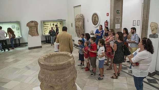 Visitantes en el Museo Arqueológico