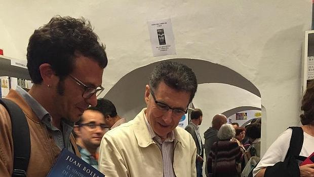 La Feria del Libro capea el temporal y vuelve a superar la cifra de visitantes