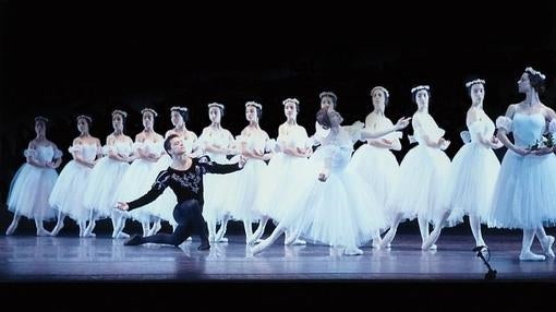 Muestra de una coreografía de danza clásica de manos del ISDAA