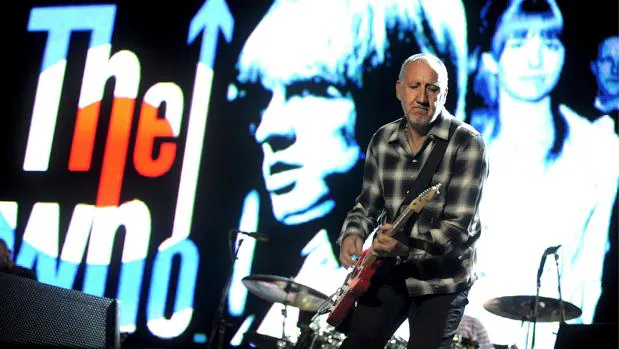 Pete Towsend durante un concierto de The Who en Australia