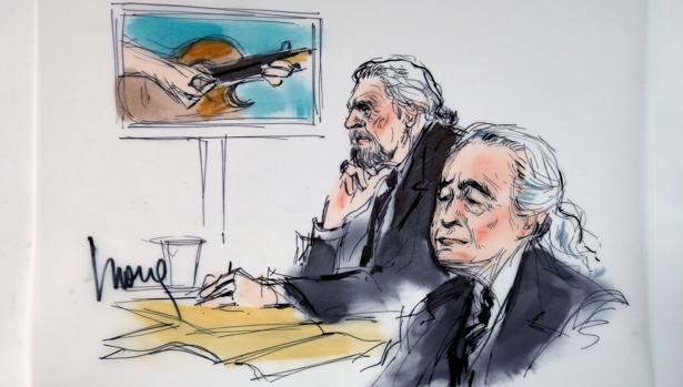 El cantante Robert Plant (izquierda) y el guitarrista Jimmy Page de Led Zeppelin durante su juicio por plagio