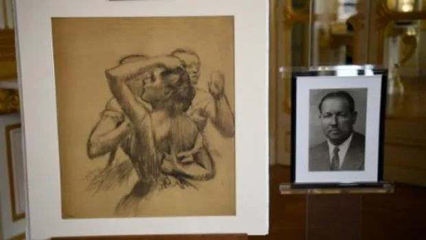 Obra subastada, «Trois danseuses en buste», junto a la foto de Maurice Dreyfus, su dueño original