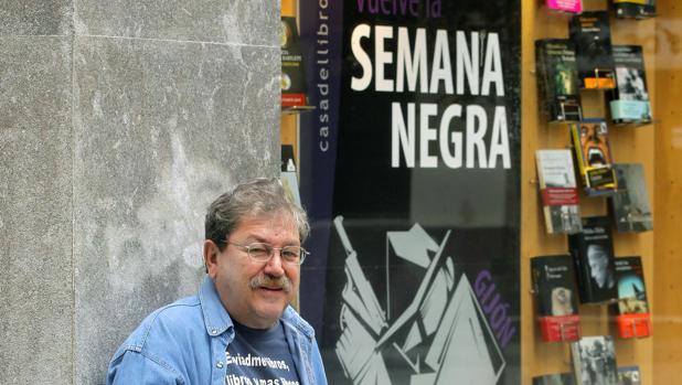 Paco Ignacio Taibo presenta su nuevo libro en la Semana Negra de Gijón