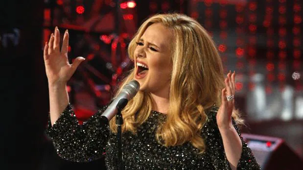 Adele cantando durante la gala de los Oscar