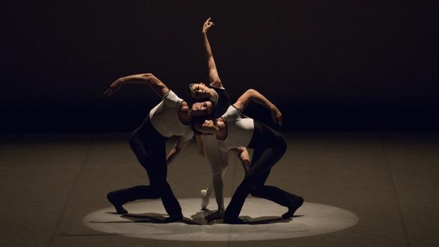 Una escena de la coreografía «Suite nº2, Op. 17. III: Romance»