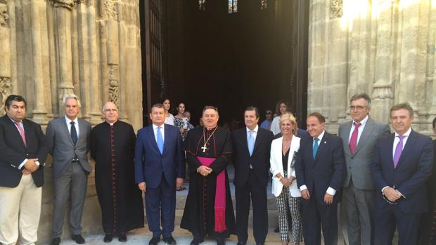 Inaugurada la iluminación de la iglesia de Santiago de Jerez, tras su remodelación