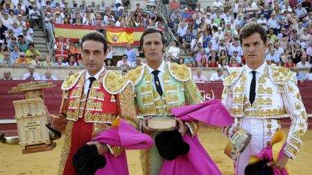 Ponce, Mora y Luque, en la plaza de Cantalejo