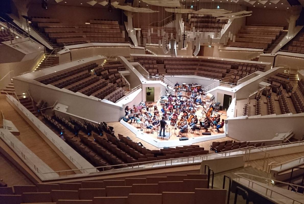 Ensayo de la Orquesta Filarmónica de Expatriados Sirios en la sede de la Filarmónica de Berlín