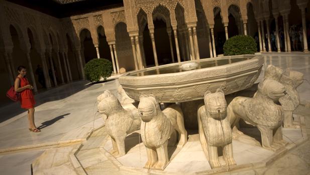 El Patio de los Leones de la Alhambra se somete a nuevas restauraciones «de  emergencia»