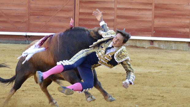 Roca Rey, cogido en la Feria de Palencia