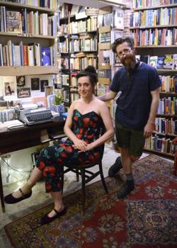 Charlotte y Terry, dueños de la librería