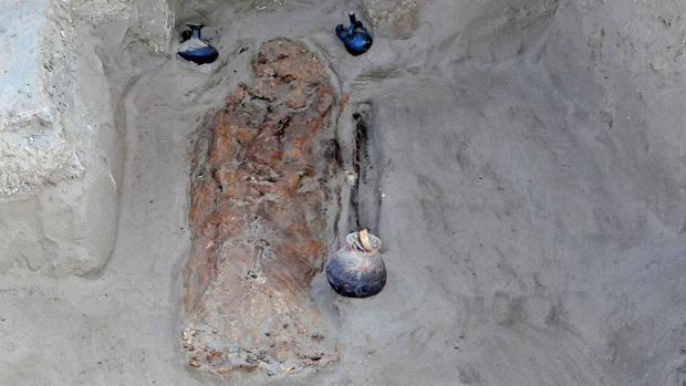 Los restos de un niño sacrificado en el yacimiento arqueológico de Chotuna-Chornancap en Perú
