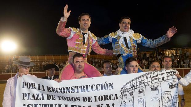 Rafaelillo y Ureña salen a hombros en Lorca