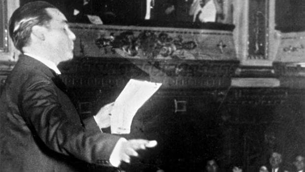 Federico García Lorca, en una imagen de archivo de 1933, recitando poesía en público, en el Teatro Avenida de la ciudad de Buenos Aires