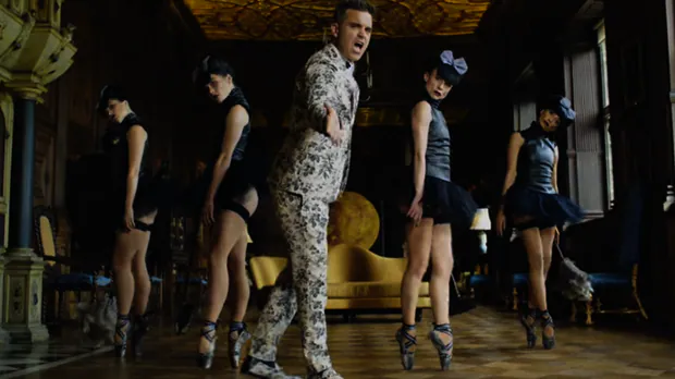 Imagen del vídeo de Robbie Williams «Party Like A Russian»