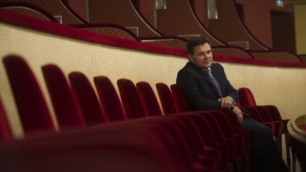 Roger Guasch, sentado en las butacas de la pleate del Gran Teatre del Liceu