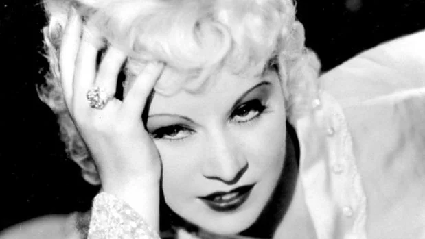 La exuberante actriz Mae West
