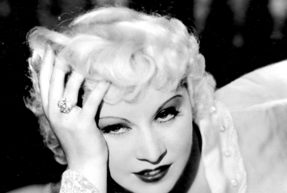 La exuberante actriz Mae West