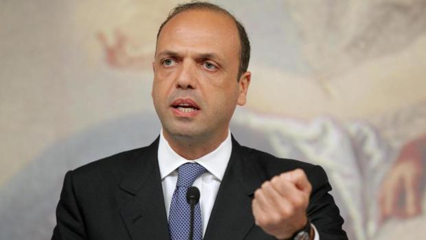 El ministro de Int erior italiano, Angelino Alfano, confirmó la conexión