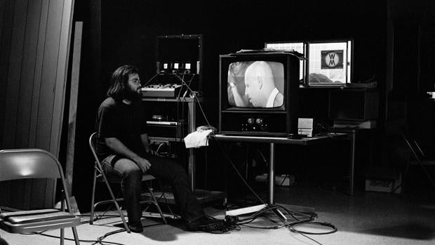 David Antin, durante una «performance» en la Universidad de California, San Diego, 1972