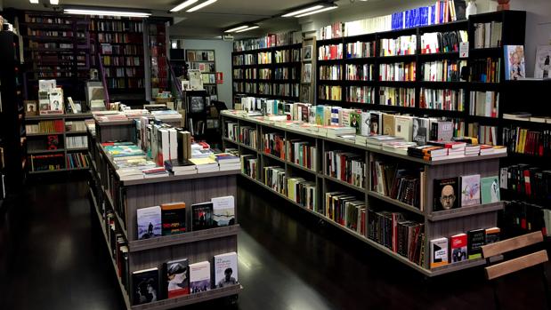Imagen del interior de la librería Los portadores de sueños
