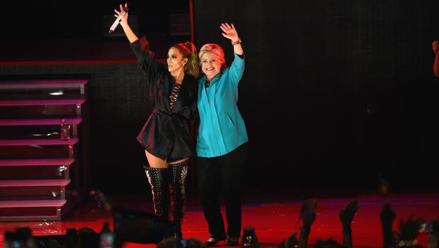 Jennifer Lopez y Hillary Clinton, el pasado 29 de octubre en Miami