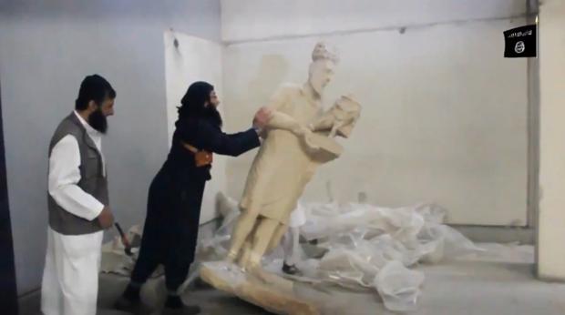 Vídeo de la destrucción de obras de arte que Daesh usa para propaganda. Muchas son vendidas en el mercado negro