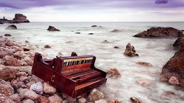 Instantánea publicada en Flickr del piano que ha aparecido en la playa de Málaga