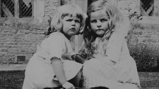 Deborah y Jessica en Asthall, en 1923