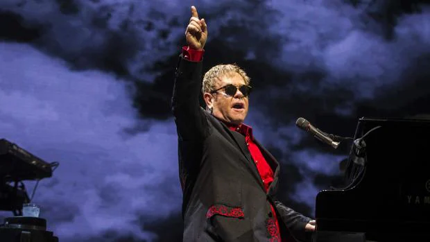 Elton John, durante un concierto en Ámsterdam
