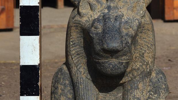 Descubren varias estatuas en el templo de Amenhotep III en Luxor