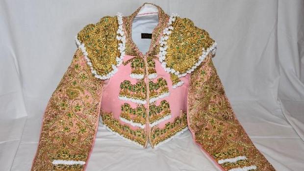 Chaquetilla del terno rosa y oro