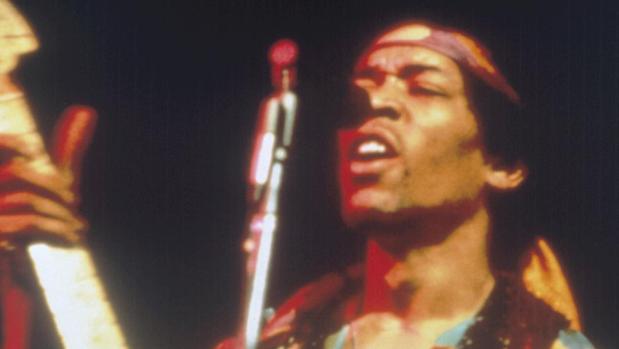 Jimi Hendrix, durante una de sus actuaciones