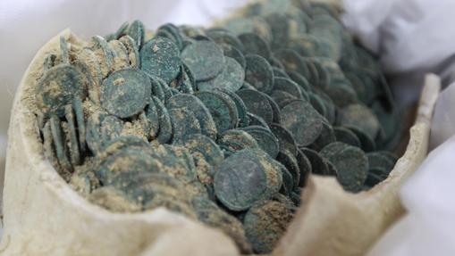 Monedas romanas halladas en Tomares en el Museo Arqueológico