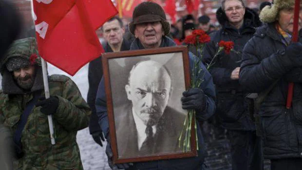 Nostálgicos del leninismo en una manifestación en Rusia