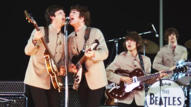 Los Beatles durante un concierto
